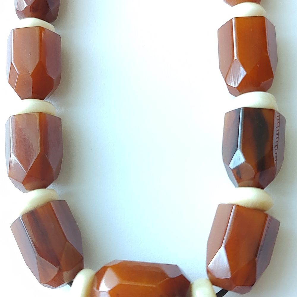 Vintage Amber Bakelite Necklace - Picture 4 of 6